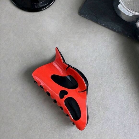 Red Devil Horned Ghost Face Acrylic Hair Clip - Picture 1 of 8